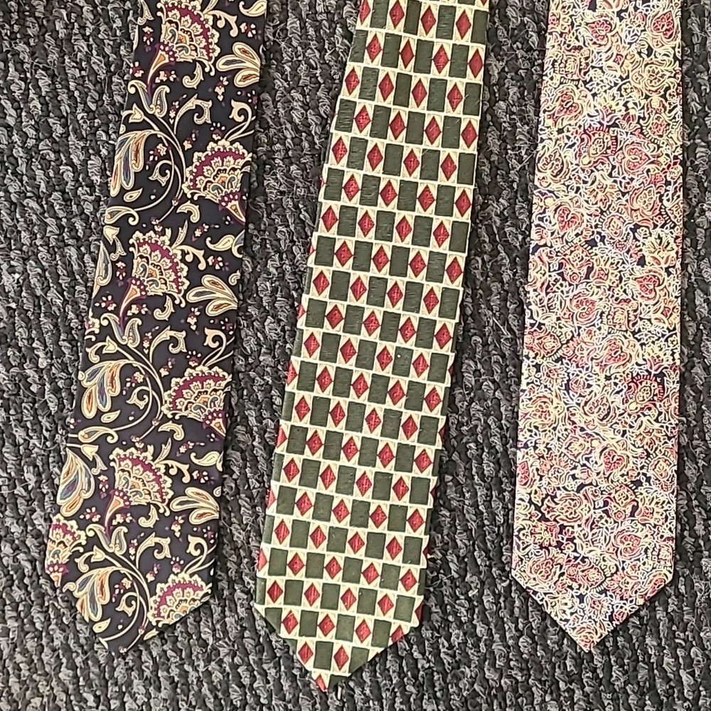 SILK TIE BUNDLE THREE ALL SILK IMPORTED‎ TIES